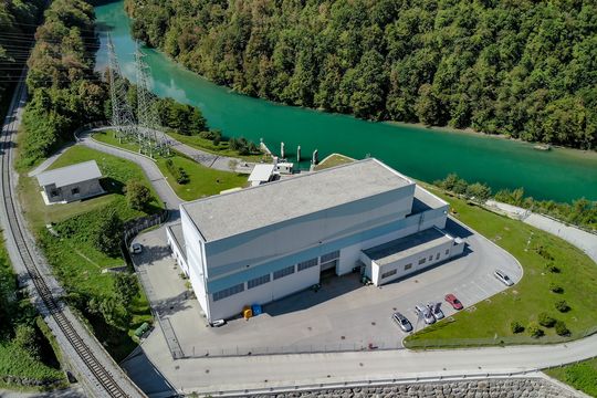 Strojnica ČHE Avče zunanjost 1